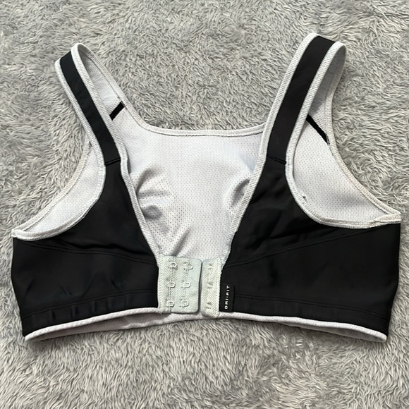 Lot of three Nike sports bras - Picture 6 of 10